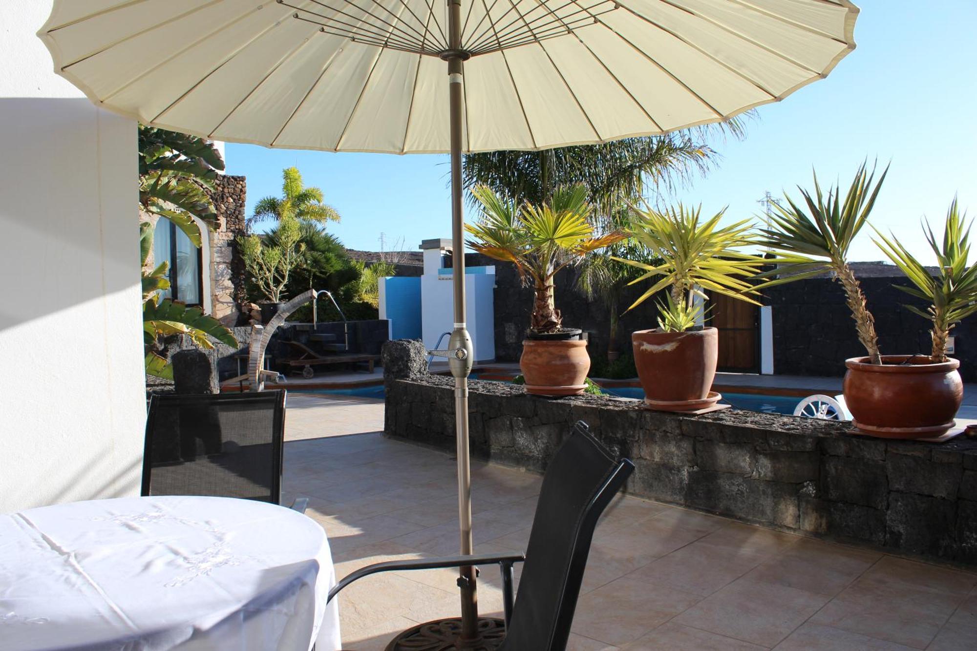 Villa Niki Mit Beheiztem Gemeinschaftspool Fuer 2 Appartments Las Brenas Luaran gambar